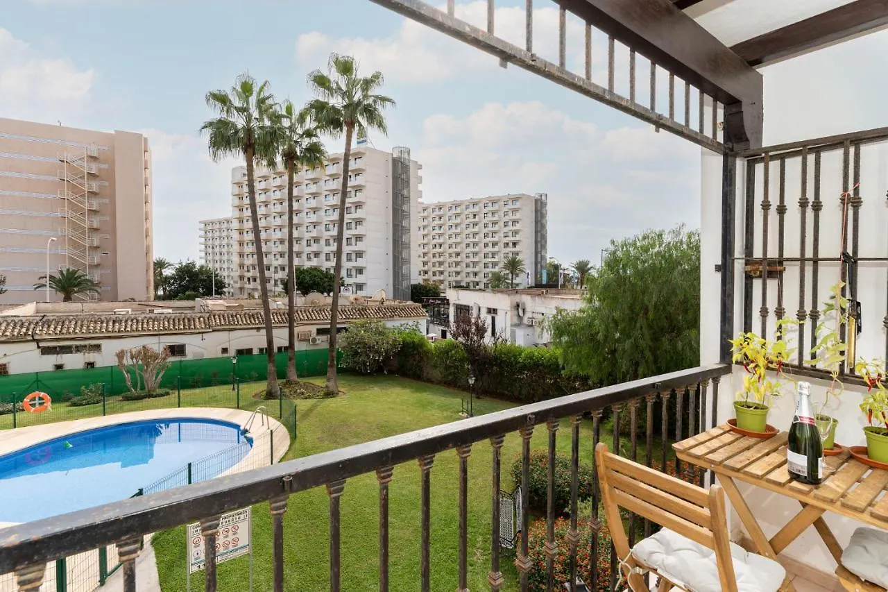 Lovely Apartment Next To The Beach Торремолинос