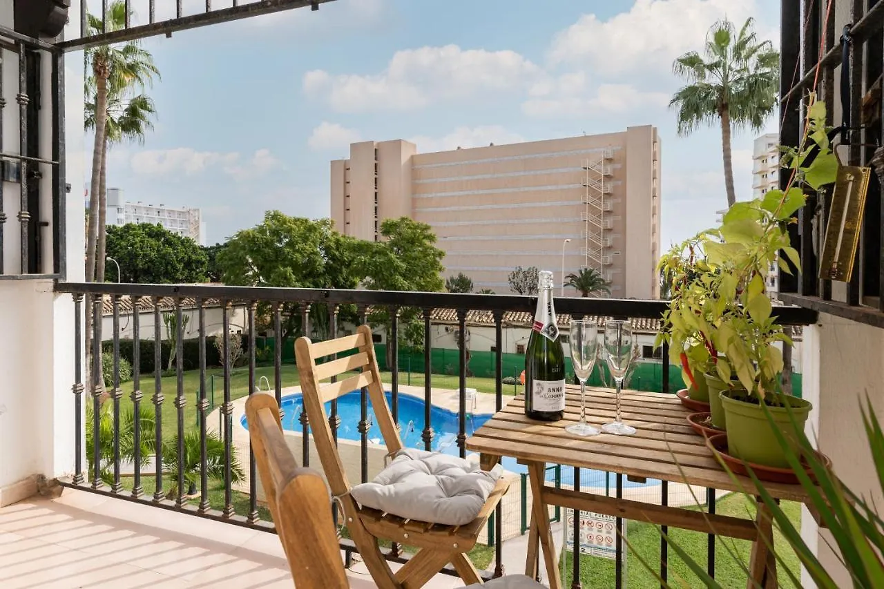 Lovely Apartment Next To The Beach Торремолинос