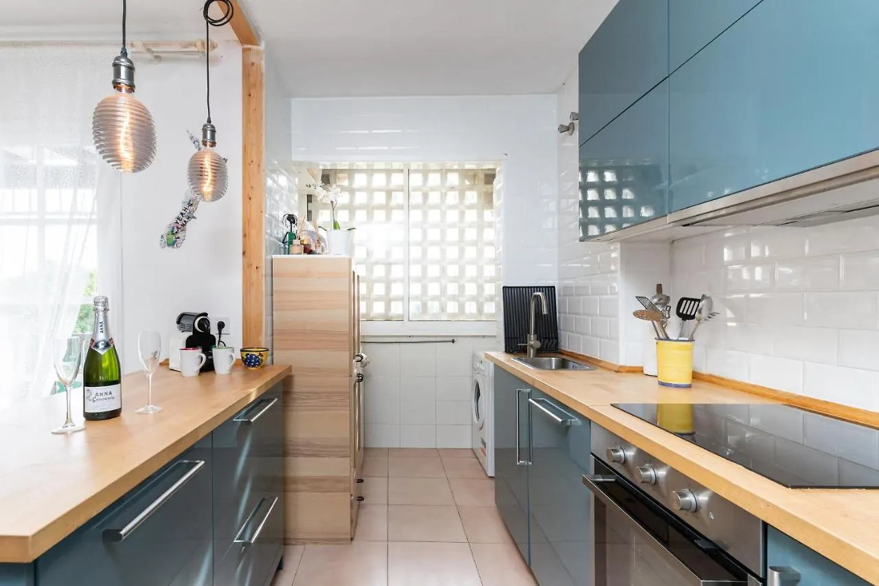 Lovely Apartment Next To The Beach Торремолинос