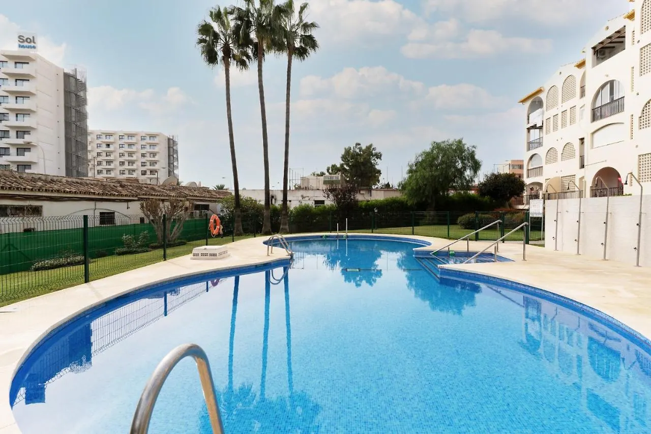 Lovely Apartment Next To The Beach Торремолинос